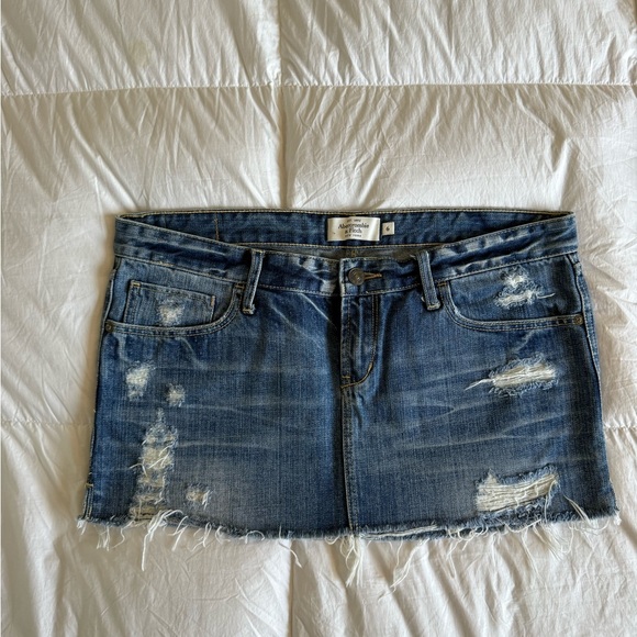 Abercrombie & Fitch Blue Distressed Mini Skirt - size 6 - Picture 4 of 8